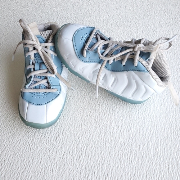 Nike Little Posite One Basketball Shoe White|Blue Toddler Size 7C DM1094-400 - Picture 2 of 9